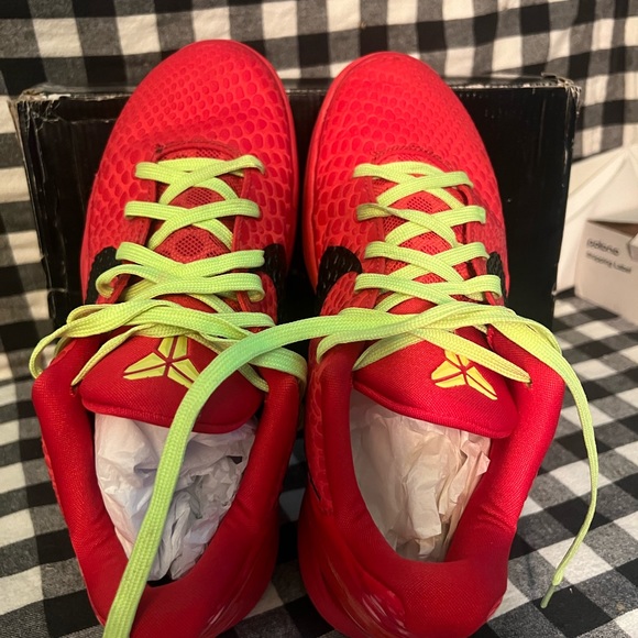 Kobe Reverse Grinch - Picture 3 of 7